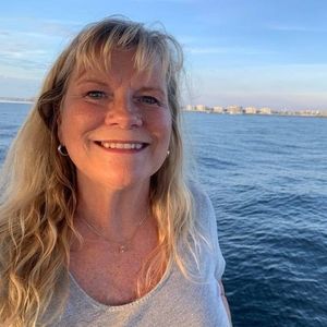 Meet your Posher, Debbie